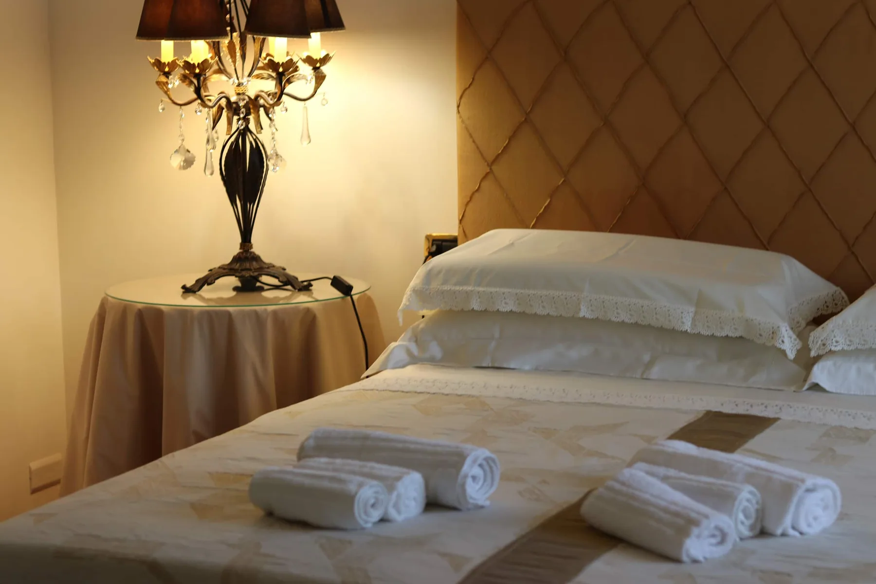 Camera Gialla — il letto matrimoniale (3)